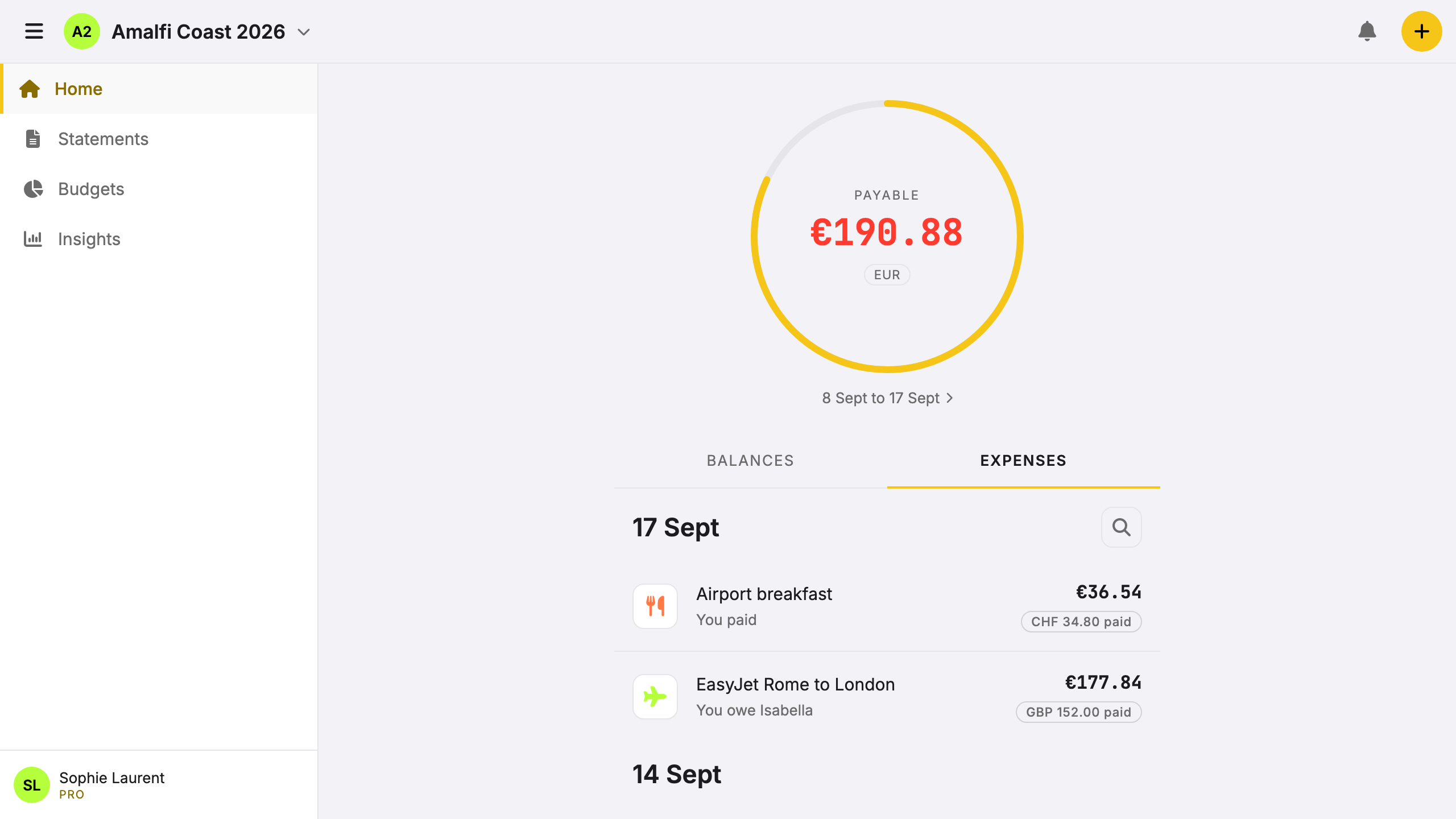 Screenshot: trip group with EUR and GBP expenses, showing automatic conversion and settle-up total.